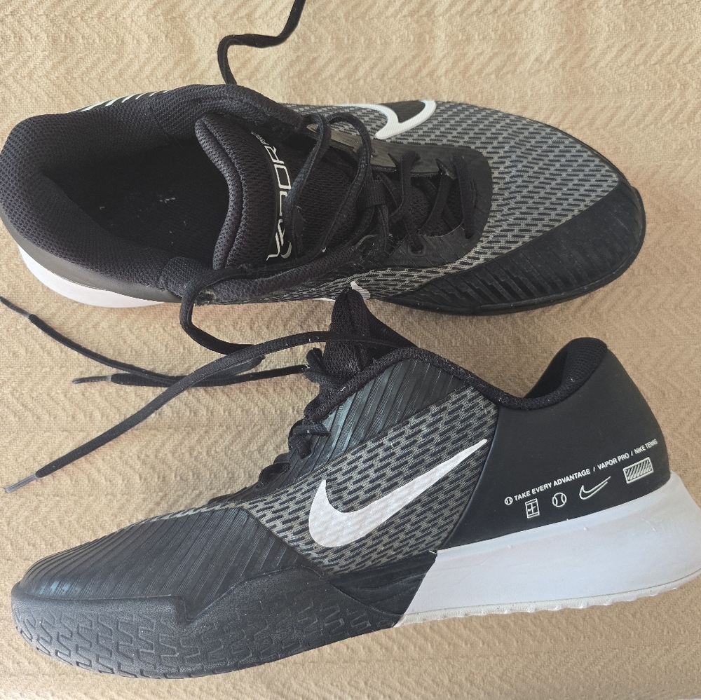 Nike Vapor Pro Men's  Black and White Training Sneakers